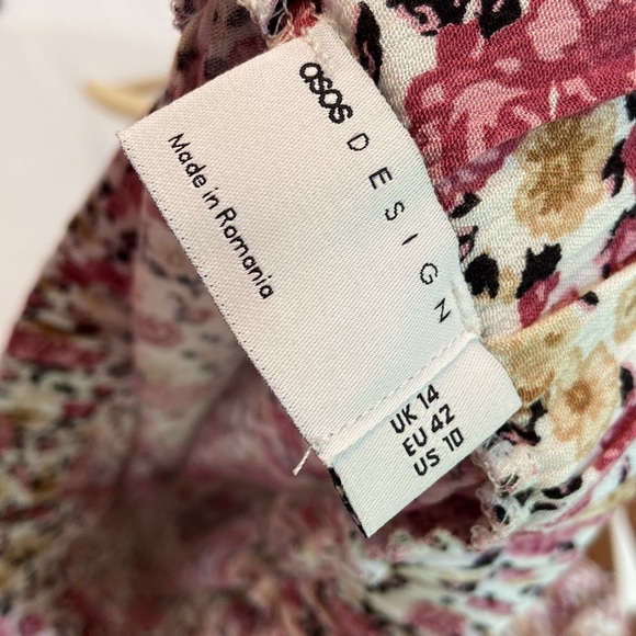 ASOS DESIGN Maxi Skirt in Crinkle with Side Split in Ditsy Floral Print - Picture 9 of 10